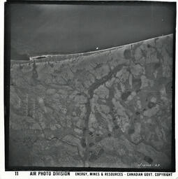 Thesinger Bay, Amundsen Gulf (Flight Line A12769, Roll [CE], Photo Number 23)